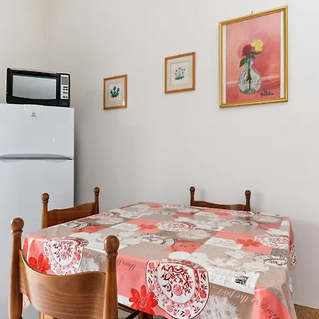 In Near Lakeshore Tatil Evi